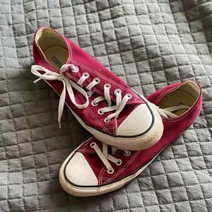 MAROON CONVERSE!
